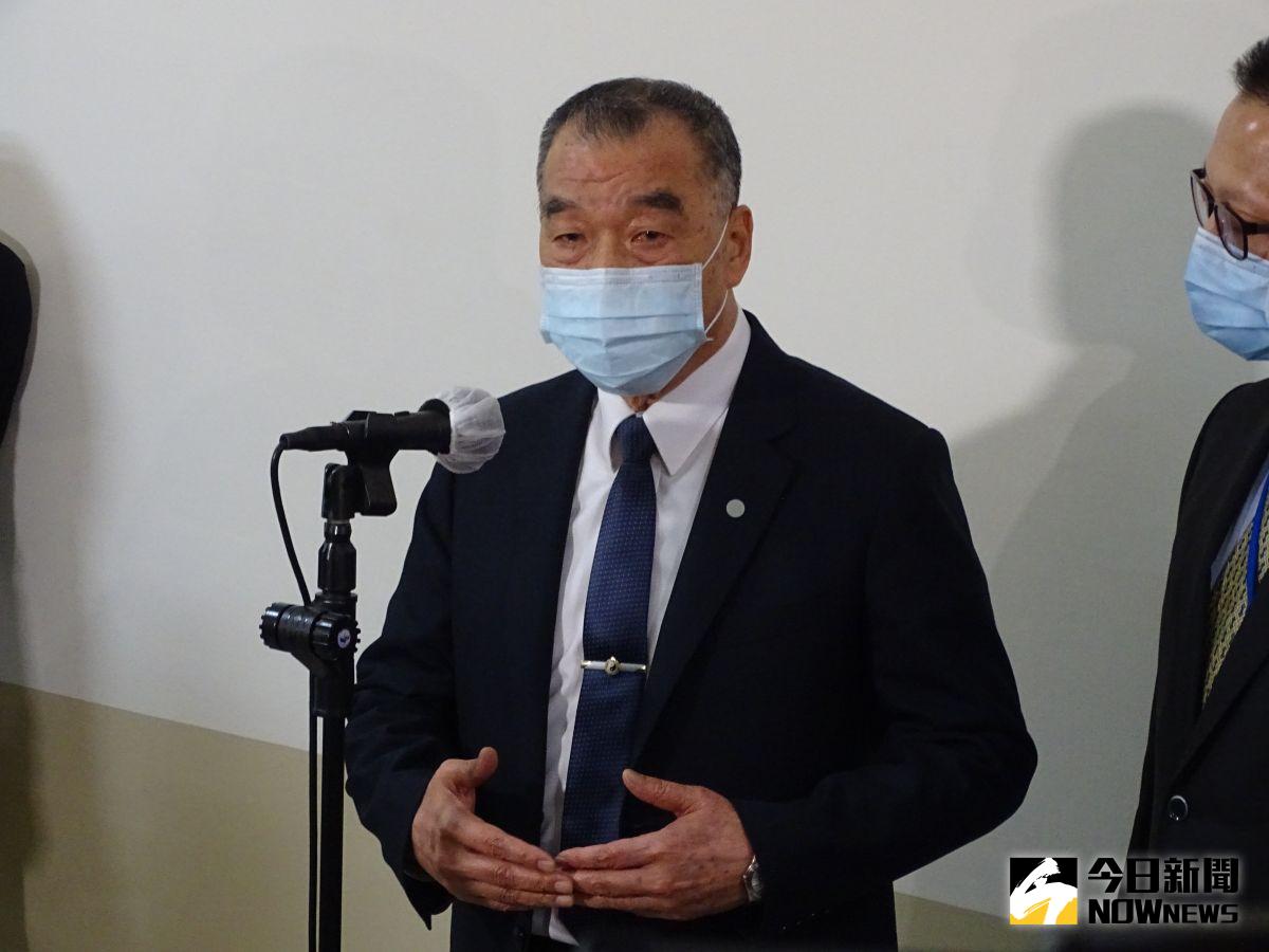 ▲針對華視新聞烏龍誤播台海戰爭快訊，國防部長邱國正表示，看到時很訝異！（圖／記者呂炯昌攝，2022.04.20）