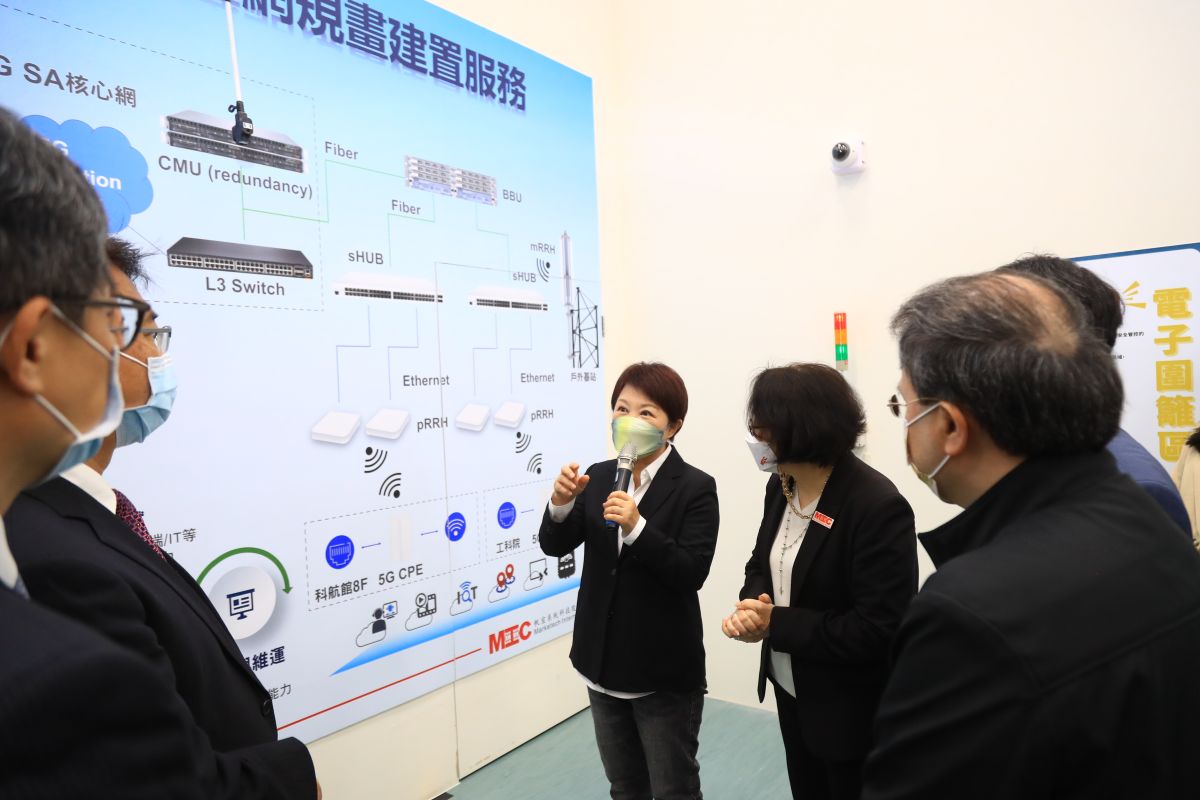 ▲逢甲大學與帆宣系統科技合作成立5G智慧城市實驗室，今天舉行開幕儀式，台中市長盧秀燕受邀出席。（圖／市府提供）