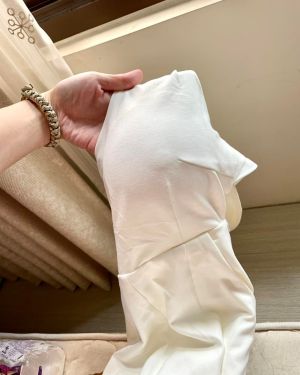 ▲許藍方衣服襯墊摺痕被誤認是激凸。(圖/許藍方博士 Dr. Gracie臉書) ▲許藍方衣服襯墊摺痕被誤認是激凸。(圖/許藍方博士 Dr. Gracie臉書)