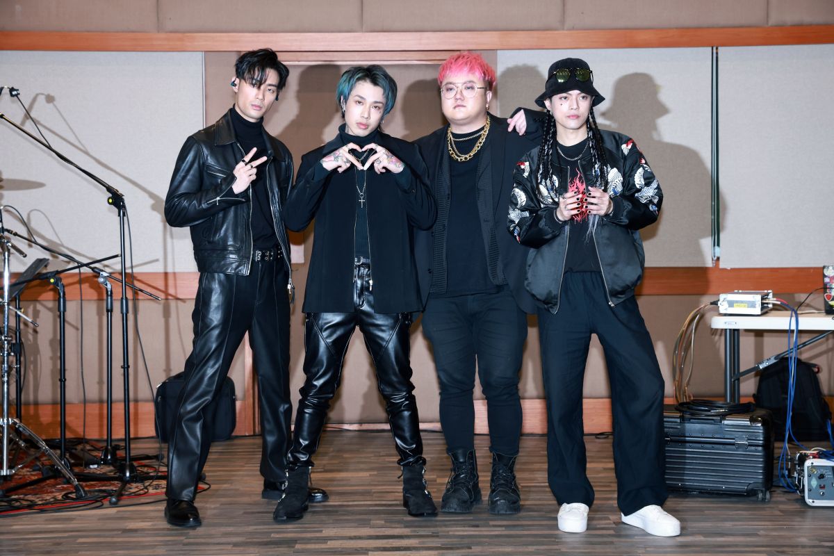 ▲TRASH主唱阿夜（左二）笑說不會那麼早結婚。（圖／一步之遙演藝 提供）