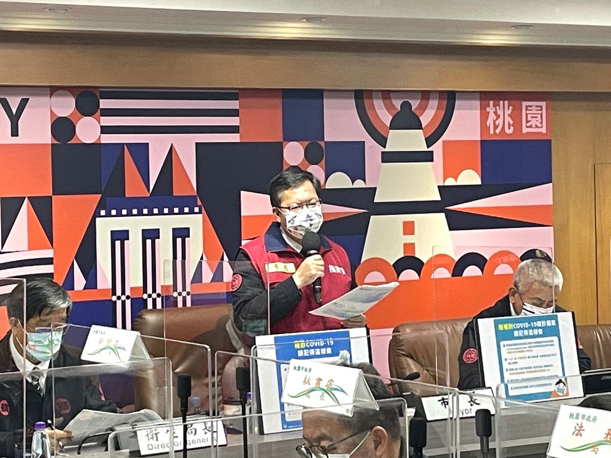 ▲鄭文燦表示，為確保校園防疫安全，目前快篩視劑已陸續發到教育局，現正進行國小快篩意願調查及造冊，4月26日起執行校園快篩及回報。（圖／桃園市政府提供）