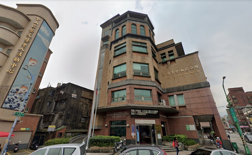 ▲新北市金山區公所小編陳嘉緯過勞猝死案，家屬提國賠申請，市府審議認為陳嘉緯是「自願加班」，決議拒絕賠償。陳嘉緯父親陳國煌對此表示「不接受」，將提國賠訴訟。（圖／中央社）