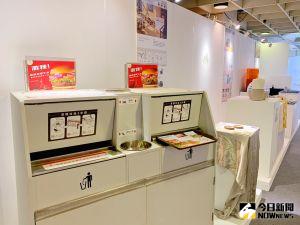 ▲「交匯點」畢業成果展 ,展出86位學生以工業設計與工藝設計二種類別,設計出44組作品。(圖/記者陳美嘉攝,2022.04.20) ▲「交匯點」畢業成果展 ,展出86位學生以工業設計與工藝設計二種類別,設計出44組作品。(圖/記者陳美嘉攝,2022.04.20)