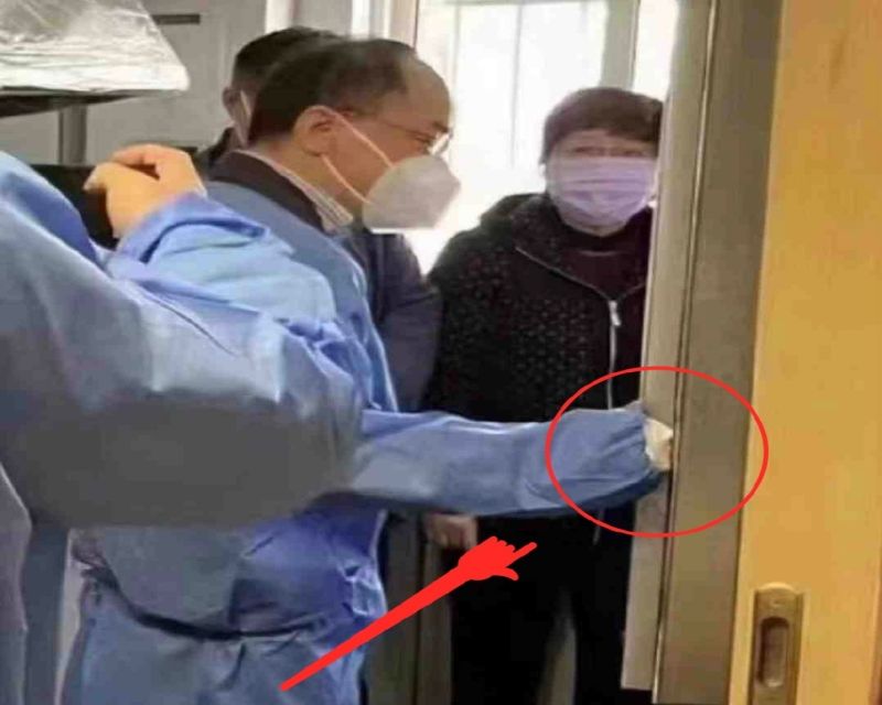 上海副市長視察民宅雙手「藏好藏滿」　遭酸：是多怕染疫