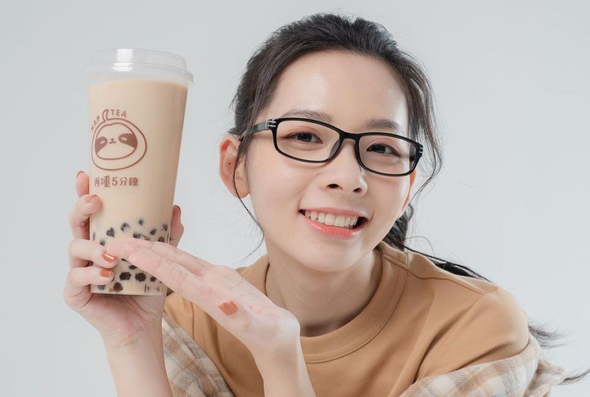 ▲知名YouTuber滴妹所開設的飲料店「再睡5分鐘」直至目前為止已有5間分店，就有內行點出「2優勢」讓品牌能長紅的原因。（圖／翻攝滴妹IG）