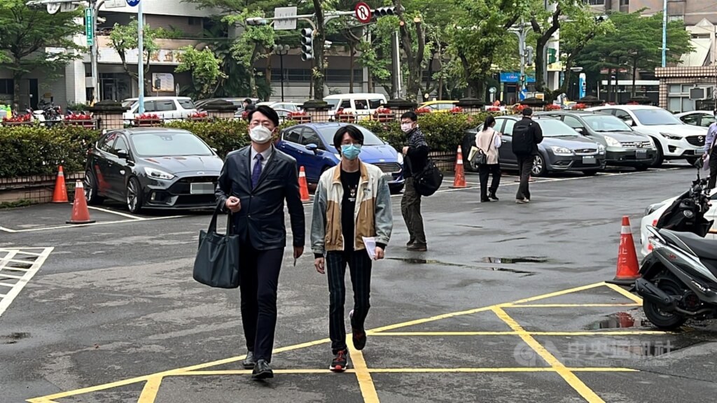 ▲A片換臉首開庭！網紅小玉現身鞠躬3秒：向所有被害人致歉。（中央社）