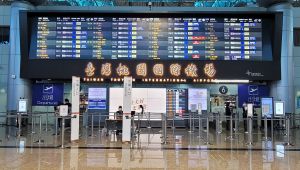 報導 ▲自明(6月1日)起,邊境暫停落地採檢,全數回歸唾液PCR,民眾採檢完唾液檢體後,就可以繼續進行入境檢疫措施。(圖/NOWnews攝)