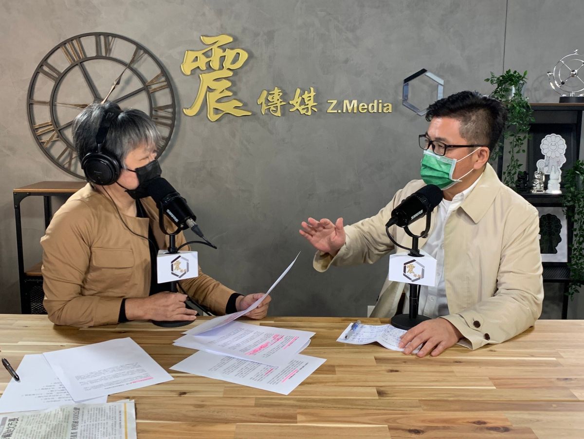 ▲行政院顧問鄭宏輝接受媒體人黃光芹網路節目《新聞不芹菜》專訪。（圖／震傳媒提供）