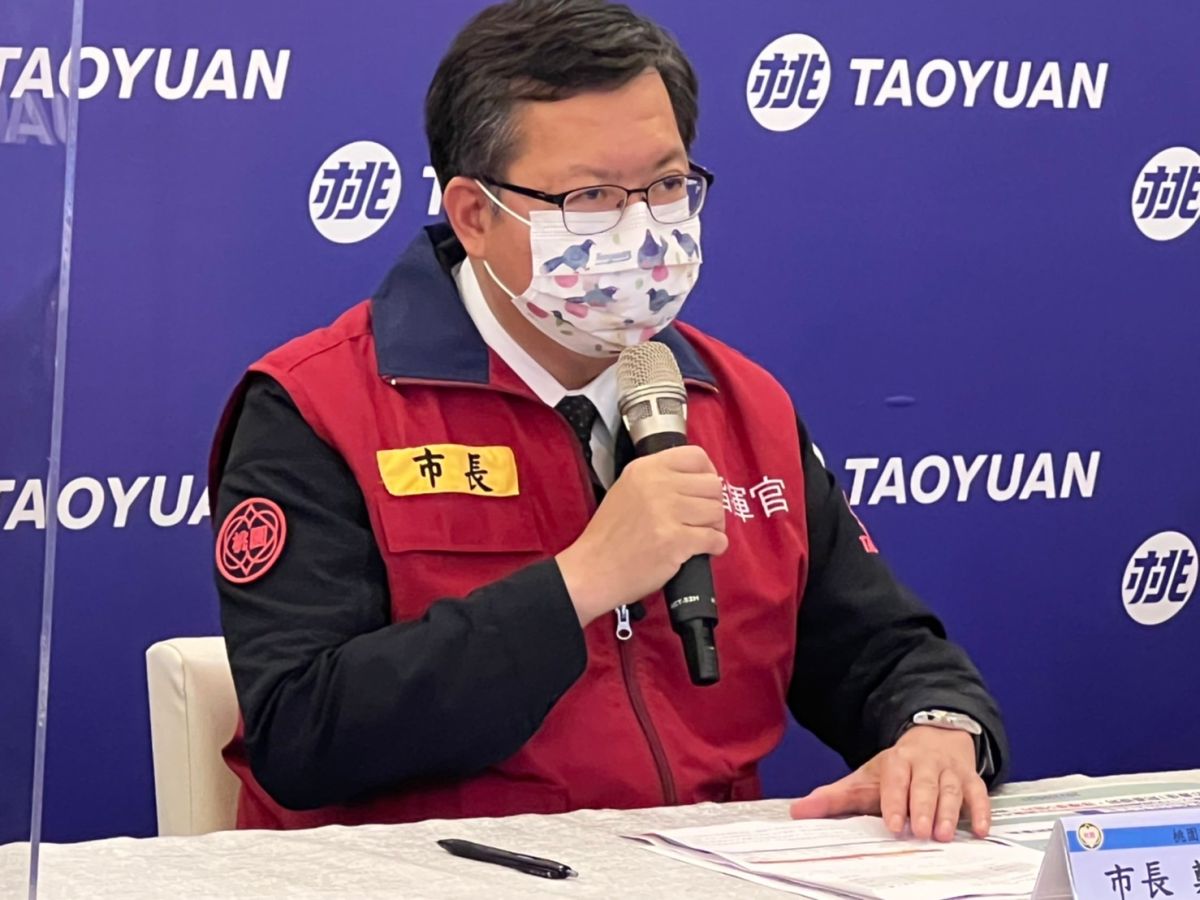 ▲鄭文燦表示，龍潭分局中興派出所也有1員警快篩陽，到院採檢PCR確診，包括其值班、餐敘及參加的體育活動相關接觸者都會安排匡列採檢。（圖／桃園市政府提供）