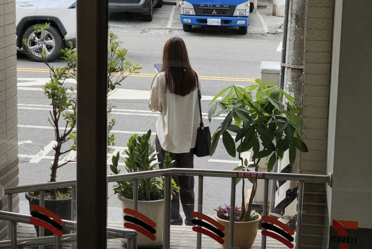 ▲一名男子在網路上透露自己去逛7-11時，結果看到一名自己的「真命天女」，但因為害羞不知道應該如何搭訕，於是上網求救。（圖/爆廢公社）