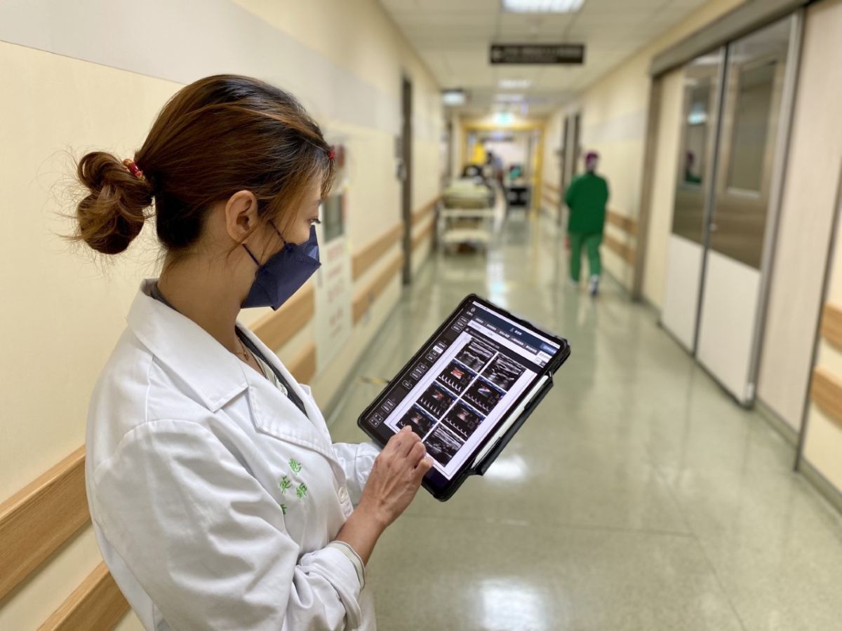 ▲北科大與台大醫院合作，開發麻醉評估App「EVAN 2」，提供麻醉醫師臨床實務所需功能及流暢的操作體驗。（圖／國立台北科技大學提供）