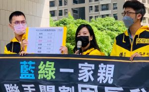 台中議會放寬囤房稅 時力批藍綠居住正義喊假的 ▲吳佩芸指台中房價所得比在六都排名第3、平均薪資最低,一般市民要不吃不喝近11年才買得起房。(圖/記者顏幸如攝,2022.04.22)