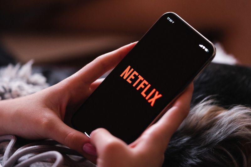 ▲至於筆電、平板、手機等行動裝置,Netflix則尚未出現相關規定,目前仍依照用戶方案來管制數量。(示意圖/翻攝pixabay)