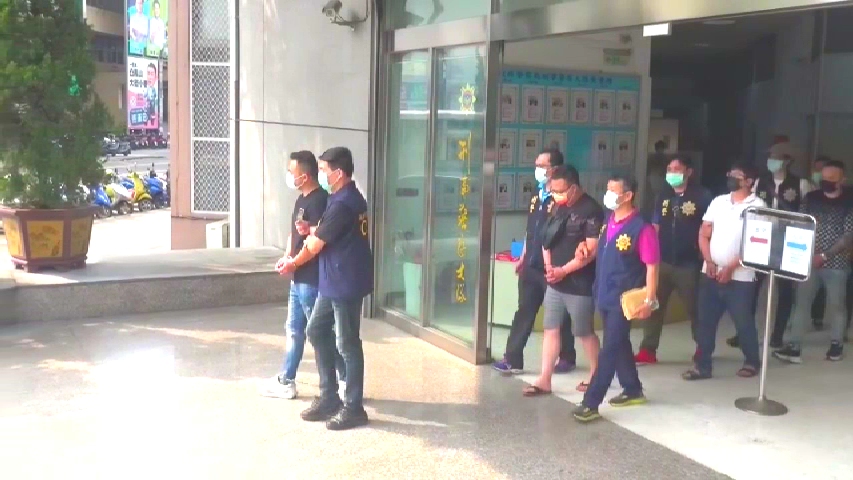 ▲拚治安！高市警局配合警政署執行掃黑專案，針對重點幫派以及最近曾涉案的暴力犯罪集團進行掃蕩，15天下來共檢肅23名治平目標和135名手下，共逮捕158人。(圖／記者郭凱杰翻攝)