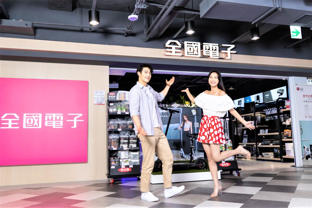 ▲全國電子積極在店面上汰舊換新，且商品價格低調的具有競爭力，除了之前引發網友討論的耳機，近期MacBook Pro 14也低調的降價將近6000元。（圖／品牌提供）