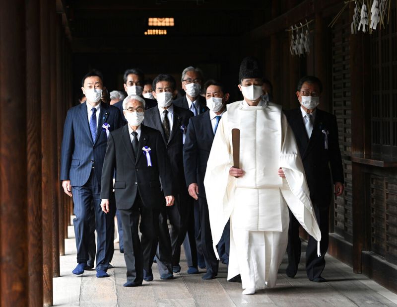 靖國神社春祭　日本逾百跨黨派國會議員參拜
