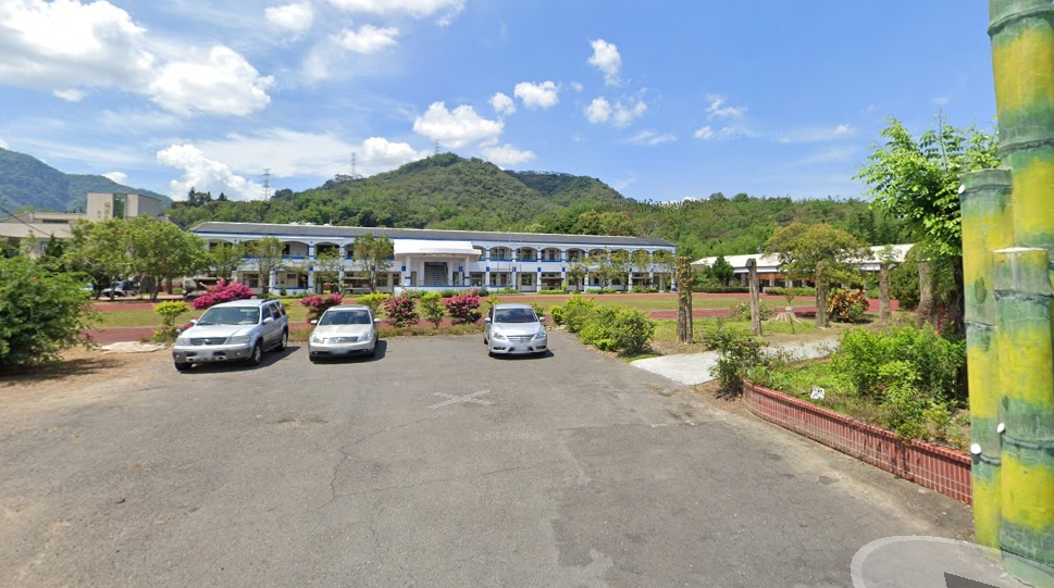 ▲南投一名老師在阿妹演唱會染疫後，竟開直播說出「不會扣薪，早知道早點確診還有錢領」。（示意圖／翻攝自google地圖）