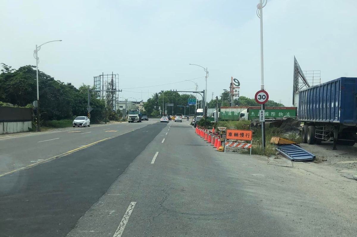 ▲原PO發現，相當寬敞的道路，卻限速為30。（圖／取自《爆怨公社》）