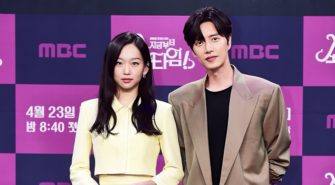 ▲秦基周（左）跟朴海鎮劇中捲入神祕殺人案。（圖／friDay影音）