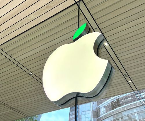 ▲2026 世界地球日 Apple 優惠開跑！即日起至 5 月 16 日，消費者前往 Apple 信義 A13 或 Apple 台北 101 直營店回收舊裝置，即可享有購買 AirPods 或指定配件 9 折優惠，以實際行動支持環境永續。圖為資料照。(圖／記者周淑萍攝)