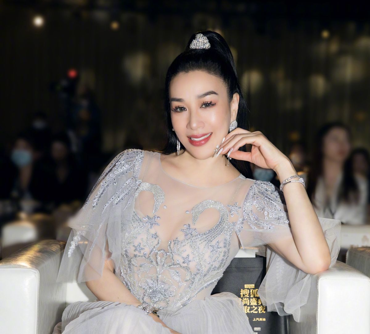 ▲鍾麗緹51歲仍保養得宜，擁有美魔女封號。（圖／翻攝鍾麗緹微博）