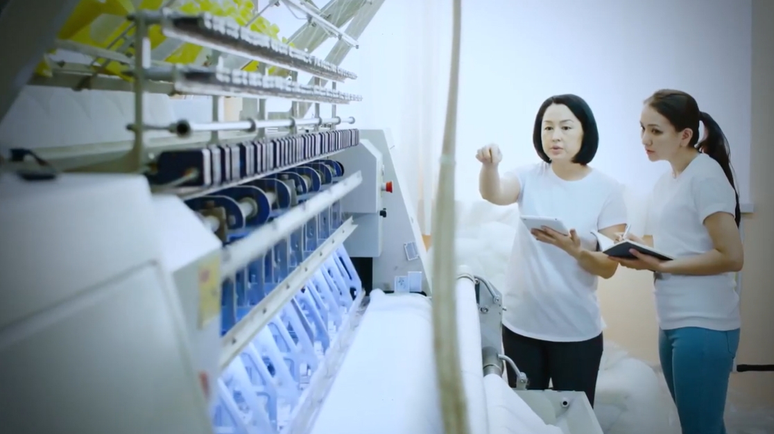 ▲法人紡織產業綜合研究所雲林分部協助成立數位高階｢客製化打樣示範產線｣，主要推動重點為線上客製化設計，讓毛巾產業轉型、建構核心能力，因應打樣單及少量多樣化之需求。（圖／示意圖，取自紡織所官方介紹影片）