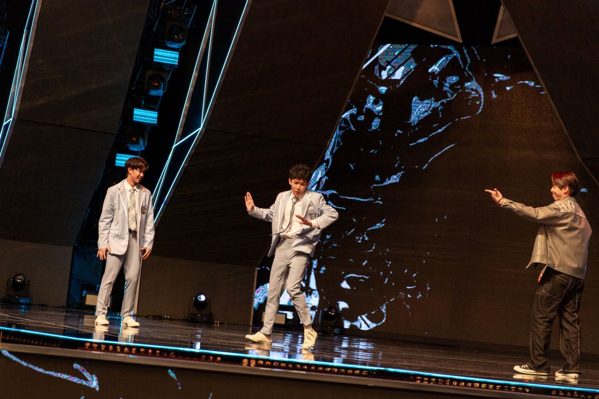 ▲《原子少年》未滿20歲的李秉諭（左起）、林毓家都是街舞高手，他們和田一德導師Battle引起全場尖叫。（圖／野火娛樂提供）