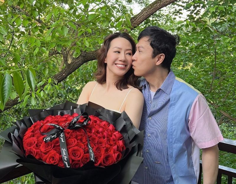 甄子丹出動私人飛機為愛妻慶生 甜喊:愛你100萬年