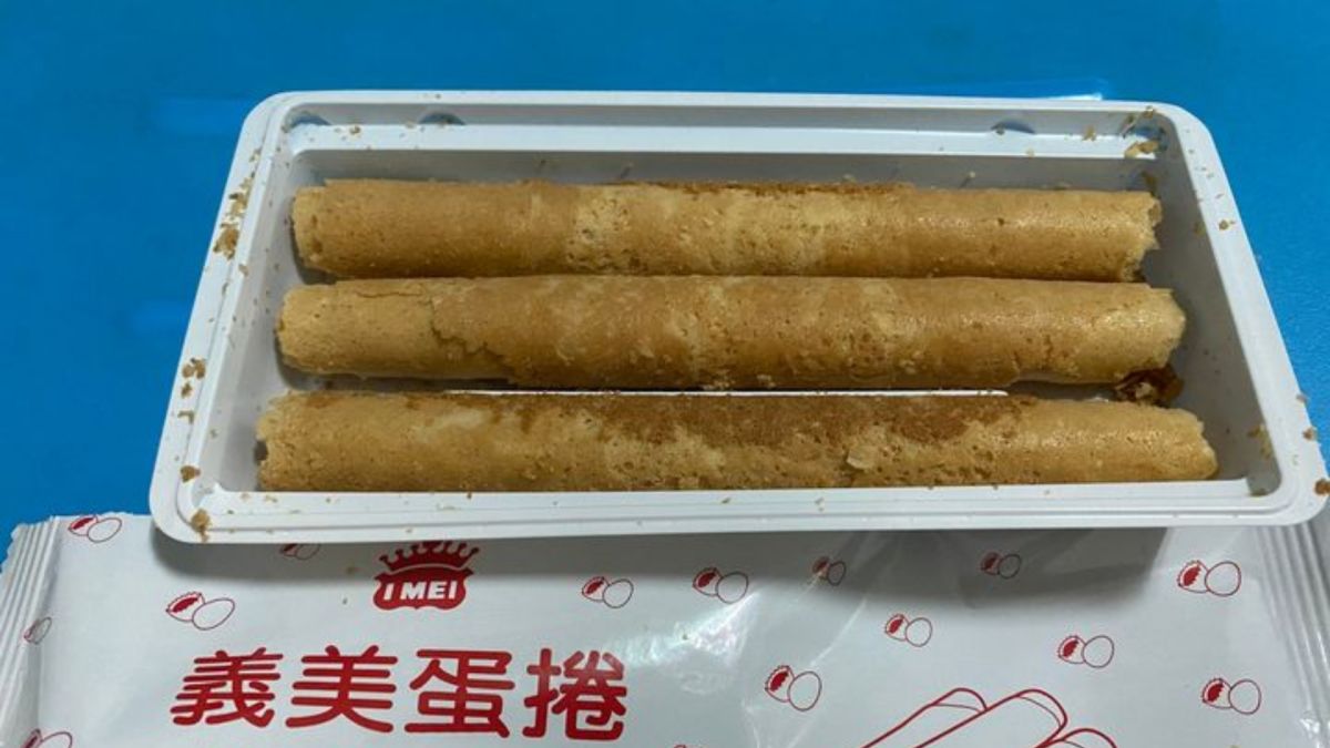 ▲有網友分享，他買的義美蛋捲一拆開只有3支？讓他不禁懷疑是自己買錯。（圖／翻攝爆廢公社公開版）
