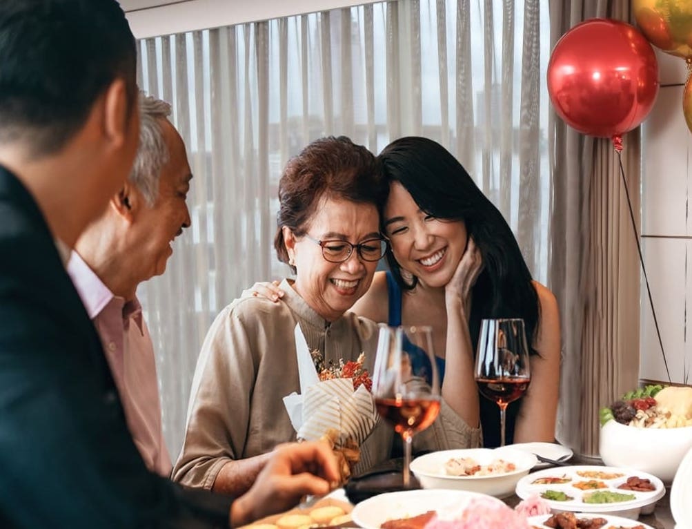 ▲五倍券晚鳥倒數鎖定翻倍優惠，趁著母親節犒賞媽媽也能把回饋再放大！台北晶華酒店推出「買6千送6千」感恩媽咪全額回饋住房專案，入住五星酒店並享受名列好禮第一的SPA芳療等豐厚禮物，一起寵愛媽咪。（圖／台北晶華酒店提供）