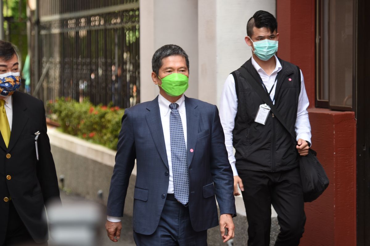 ▲華視頻出包，文化部長李永得今（25）日在立法院受訪指出，華視內部控制出現問題，文化部會負起責任，在最快時間改組董事會。（圖／記者陳明安攝，2022.04.25）