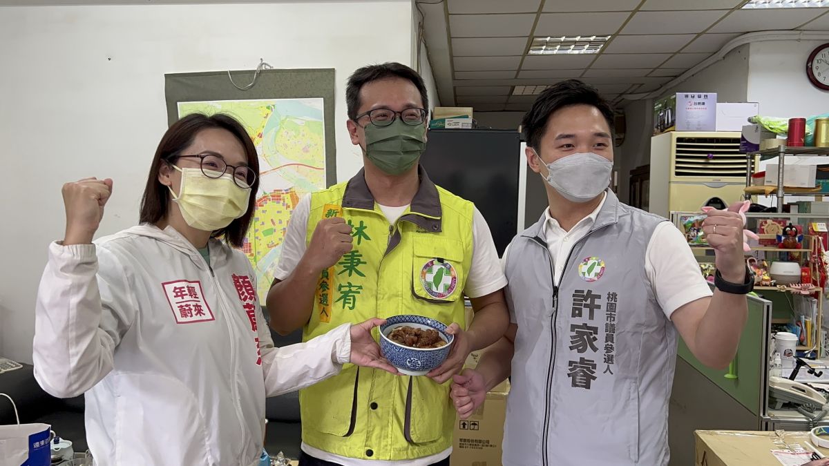 ▲林秉宥今（25）日居隔期滿出關，戰友顏蔚慈送上祝福豬腳麵線，替身許家睿則是將戰袍交還林秉宥。（圖／林秉宥辦公室提供）