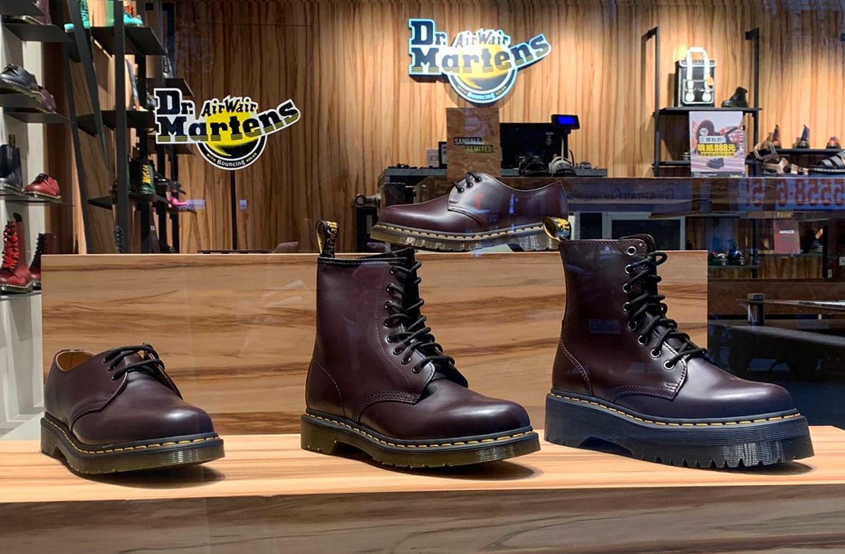 ▲五倍券晚鳥倒數不到一週，經典Dr. Martens馬汀靴與trippen蟑螂鞋也祭出翻倍好康，憑紙本振興五倍券「不限面額」消費，最多現賺1688元。（圖／Dr. Martens提供）