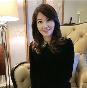 ▲廖筱君工作時總以厚重妝容現身。(圖/廖筱君粉絲團) ▲廖筱君工作時總以厚重妝容現身。(圖/廖筱君粉絲團)