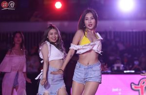 獵鷹最後主場週放大絕,啦啦隊Wings Girls都換上清涼辣裝登場。(圖/台灣運彩xT1聯盟) ▲獵鷹最後主場週放大絕,啦啦隊Wings Girls都換上清涼辣裝登場。(圖/台灣運彩xT1聯盟)
