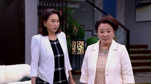 ▲張琴（右）在《一家團圓》演貴婦阿嬤。（圖／三立提供）