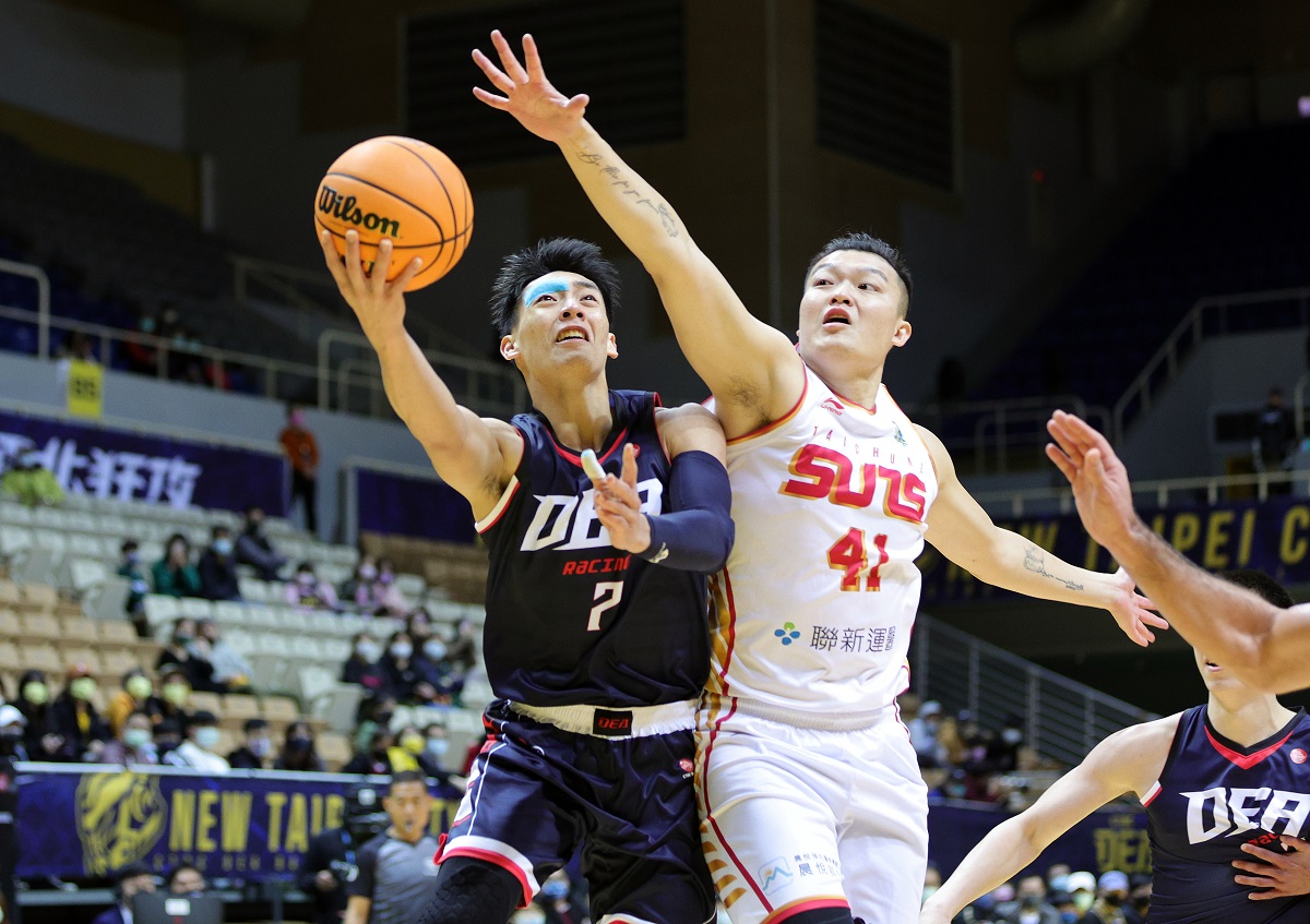 ▲新北中信特攻籃球隊於休賽季積極補強，先和陣中後衛魏嘉豪續約2年。他本人表示：「球隊與我續約，代表對我有一定的信任，以及未來的規劃，除了感謝以外，我也會持續精進自己、成為更好的球員。」（圖／台灣運彩xT1聯盟提供）