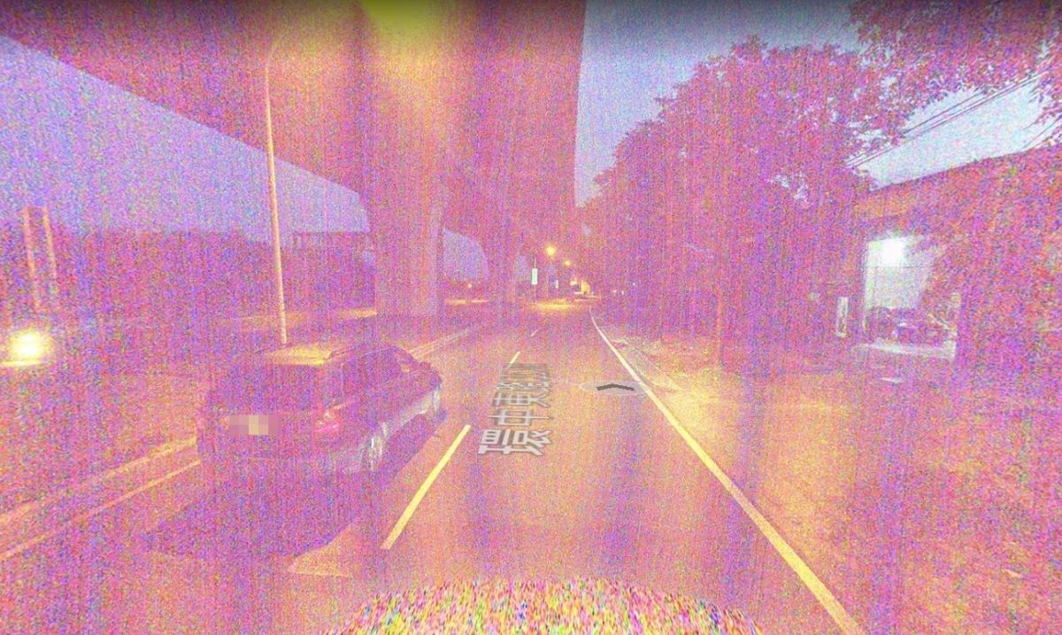 ▲有女網友使用Google地圖查詢路線時，意外發現闖入台中「異次元入口」，甚至笑稱畫面像似家中印表機沒墨水一樣。（圖／翻攝Google Map）