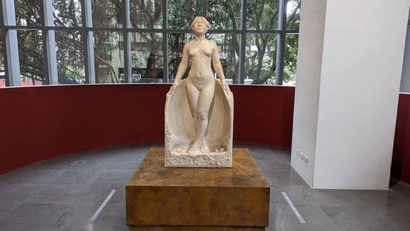 ▲台灣首座裸女雕塑《甘露水》，5月21日起移師高雄市立美術館展出。（圖／記者鄭宏斌攝）