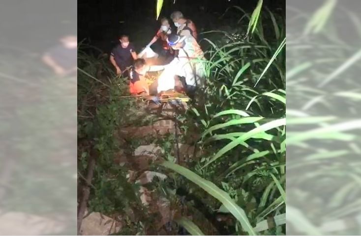 ▲台南一名66歲男子，疑似因取水不慎，摔落公路旁水池溺斃（圖／翻攝畫面）