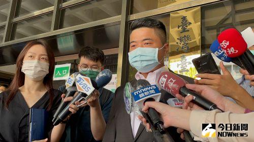 顏寬恆 北檢 ▲前立委顏寬恒因資深媒體人周玉蔻提告,28日上午前往台北地檢署出庭應訊。(圖/記者潘千詩攝,2022.4.28)