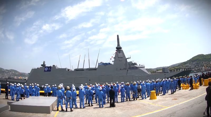 ▲日本海上自衛隊新型「多功能護衛艦」（FMM）1號艦今（28）日正式服役，並於長崎市舉行自衛艦授旗儀式。（圖／取自日本防衛省海上自衛隊（Japan Maritime Self-Defense Force））