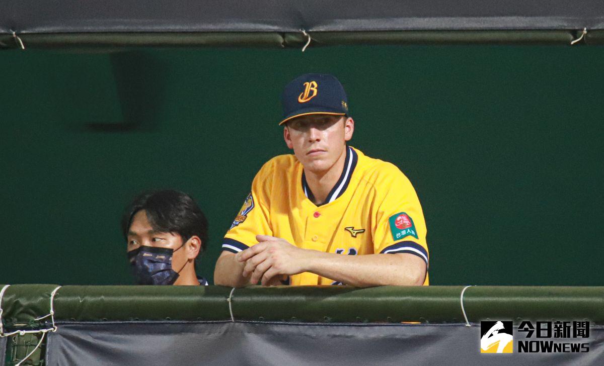 ▲前中信兄弟洋投泰迪已經搭機來台。（圖／兄弟提供）