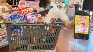 ▲7-ELEVEN應援上班族,今(29)日起一連五天,全店指定商品2件7.9折、3件7.5折優惠,網友力推是囤冷凍食品的好時機。(圖/業者提供) ▲7-11「勞動經濟日」活動最後一天,全店指定商品3件7.5折、大杯美式咖啡51杯1160元。(圖/業者提供)