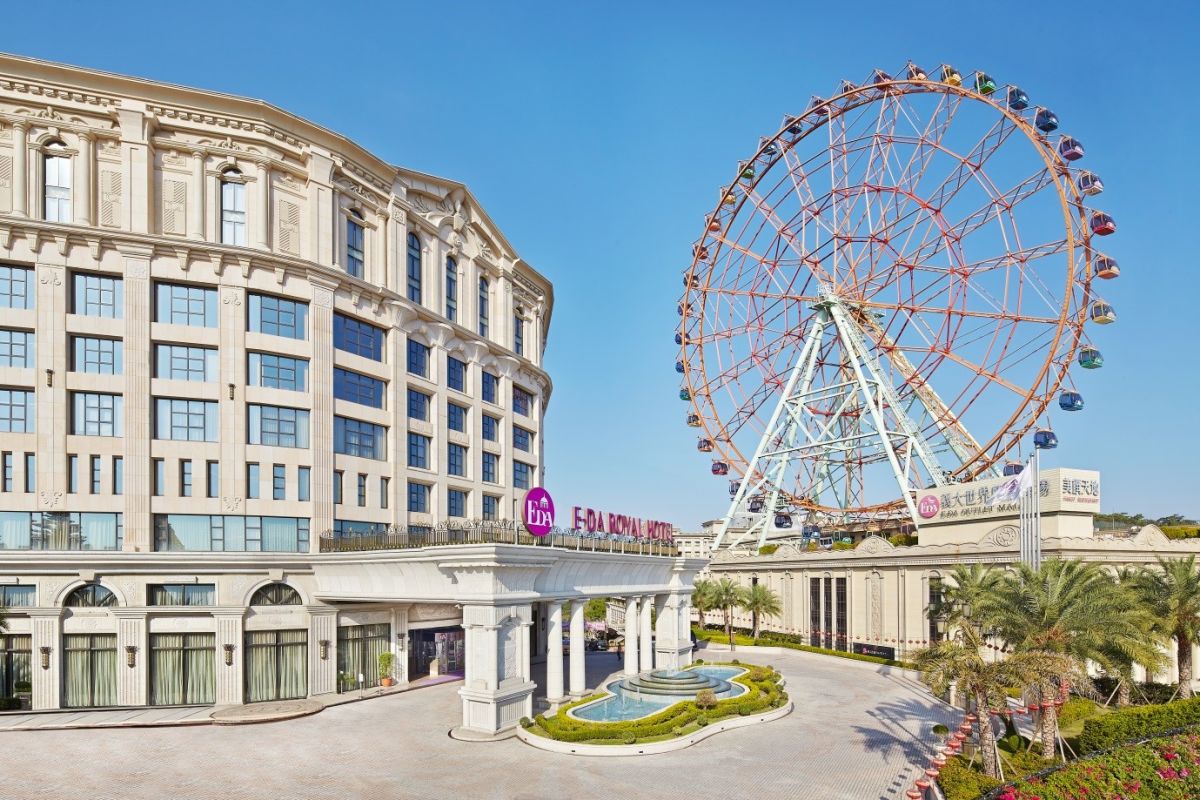 ▲義大世界擁有充滿歐洲風情的Outlet Mall、主題樂園及5星級度假飯店，滿足你對出國的想像。（圖／義大世界提供）