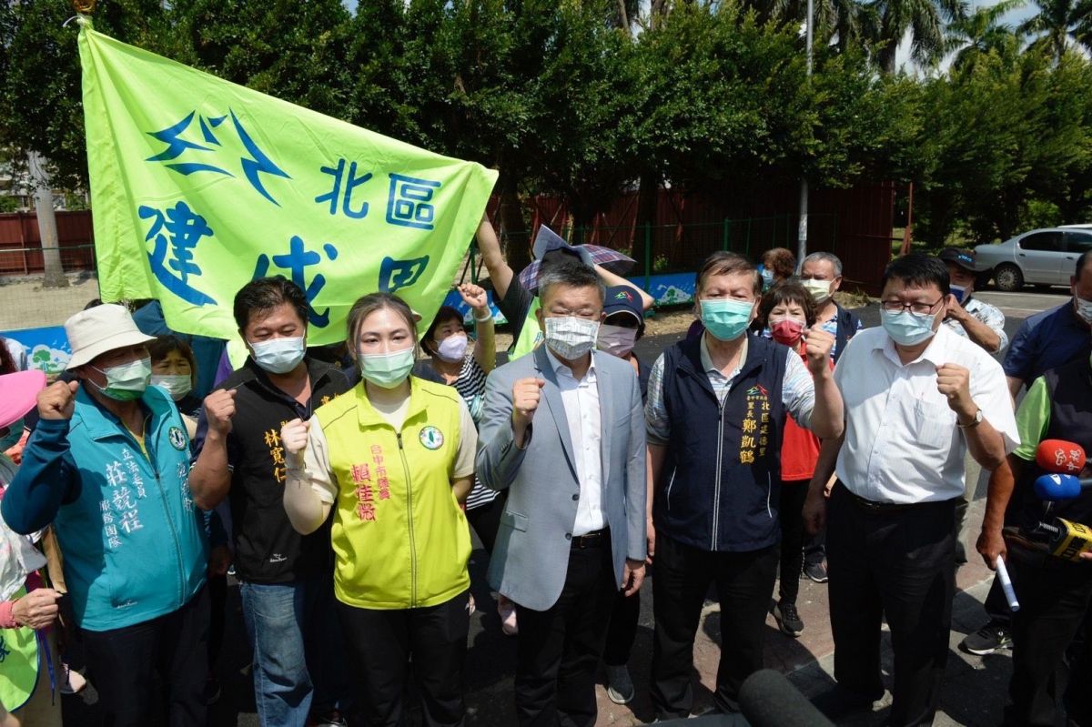 ▲立法院副院長蔡其昌、市議員賴佳微等人前往「豬事圓滿公園」預定地會勘，聽取地方民意(圖／柳榮俊攝2022.4. 29)