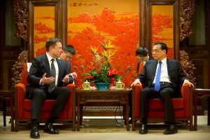 ▲圖為馬斯克2019年時與中國國務院總理李克強會面。（圖／美聯社／達志影像）