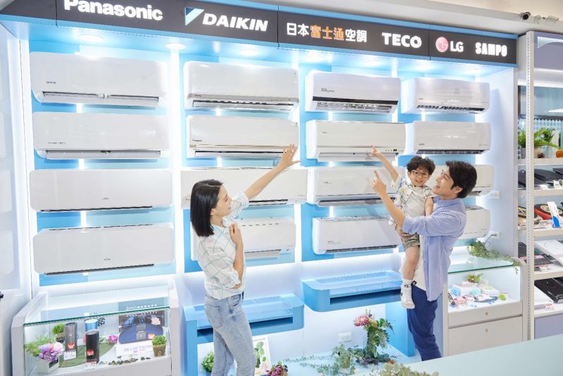 ▲全國電子買指定冰箱、洗衣機、電子衣櫥登錄送星巴克飲料券,單品最高送50張;購買電視與空調則是滿萬送千。(圖/廠商提供)