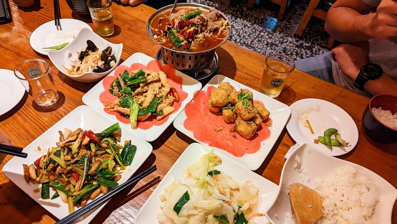 ▲熱炒店是台灣人最愛的聚餐地點之一，價格親民又能小酌幾杯，是許多上班族下班放鬆的餐廳首選。（圖／民眾提供）