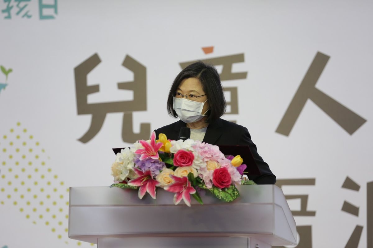 ▲蔡英文請大家多傾聽和尊重小朋友的想法，跟孩子好好說話，並且把這種溝通方式，落實在生活的每一天。（圖／民進黨提供）